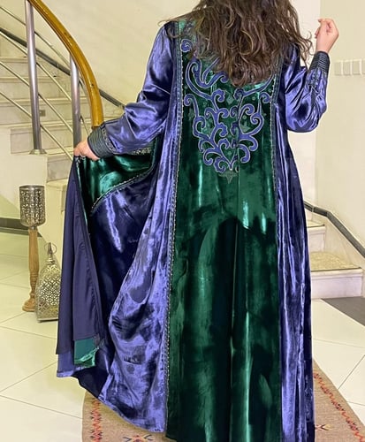 عباءة مخمل مع ثوب داخلي و طرحة #18