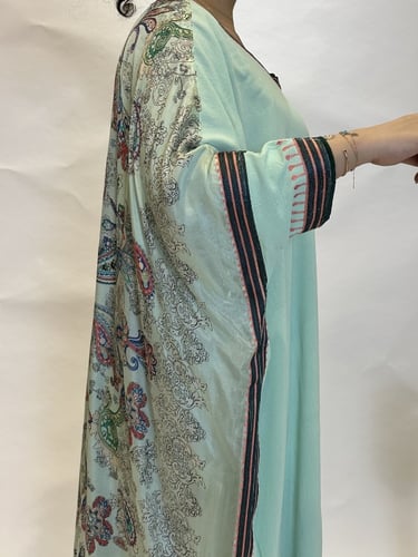 جلابيه من الكريب الناعم مع حرير مشجر بالخلف