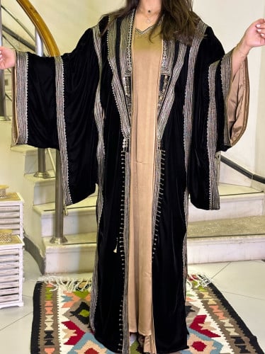 دقلة يوم التأسيس مستوحى من ثوب المقطع النجدي (أسود...