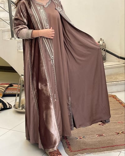 عباءة مخمل مع ثوب داخلي وطرحة #15