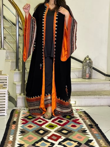 دقلة يوم التأسيس مستوحى من ثوب المرودن (أسود وبرتق...