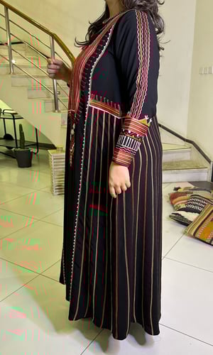 جلابية كريب بتطريز أمامي (أسود وأحمر) #153