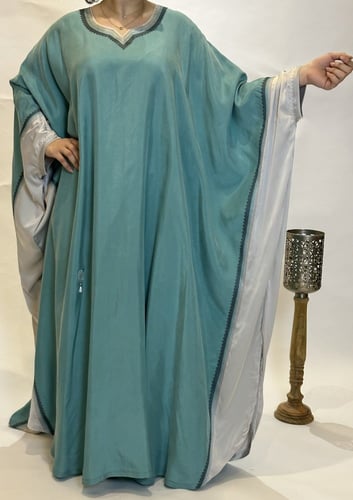 DS002. جلابية بالتطريز الناعم