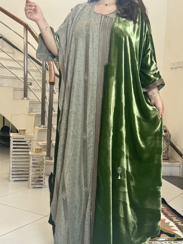 جلابيه من المخمل الفرنسي الناعم مجمل بقطعه من الكش...