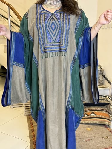 ثوب مريشه ليوم التأسيس يجمع مابين الثوب النجدي وال...