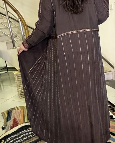 عبايه من الشاموا حرير الصيفي الناعم باللون الزيتي...