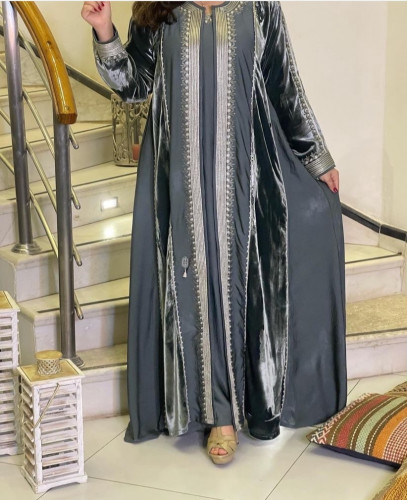 عباءة مخمل مع ثوب داخلي و طرحة #10