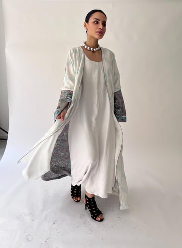 White 1 Abaya - SS95