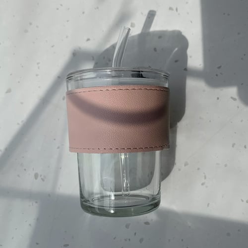 كوب زجاج مع سترو بغطاء جلد