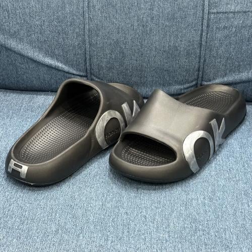 شبشب لون اسود OK