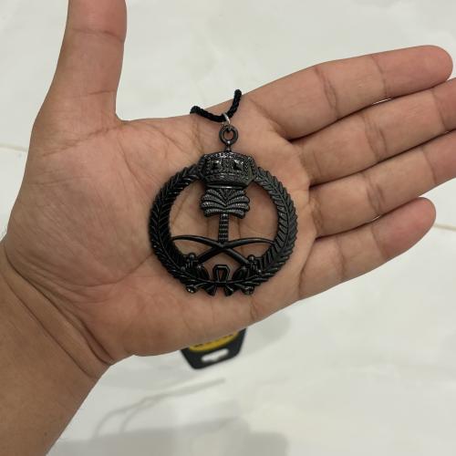 تعليقة سيفين ونخلة وتاج لون رصاصي