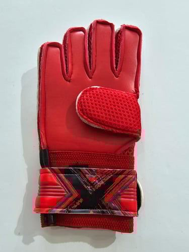 قفاز حارس مرمى شبابي