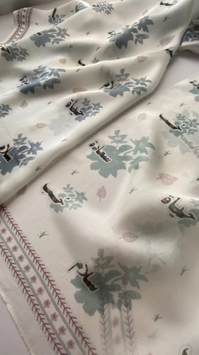 وشاح سلام سعادة متوفر بلونين و خامتين