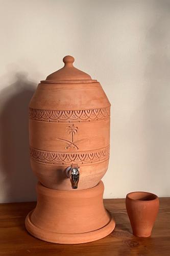 زير كلاسيكي منحوت بشعار سيفين ونخله ٧ لتر