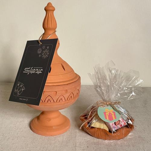 مبخرة مع قطع شكولاته الذيذة