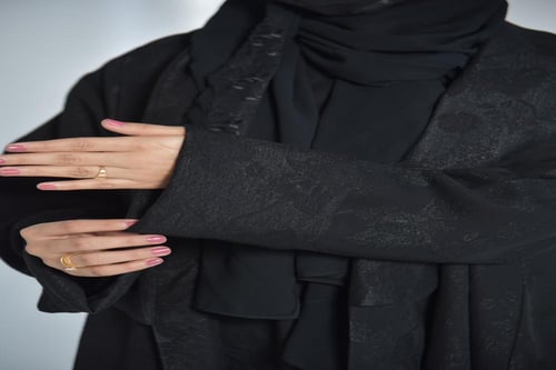 عباية سحاب لون اسود مورد