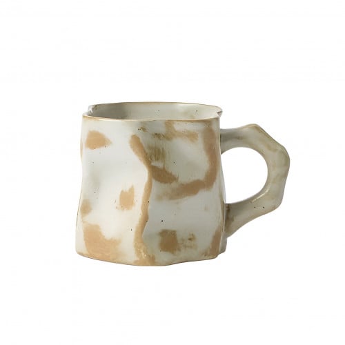 كوب سيراميك باللون البيج