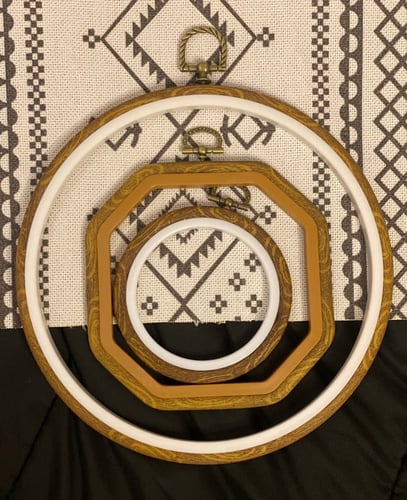 تطريز لوحة فنية ( شعار - كتابة ) - حسب الطلب -