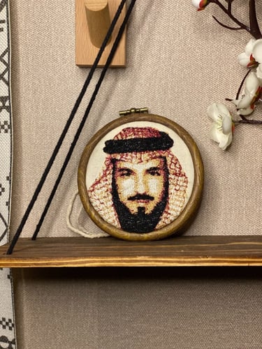 تطريز لوحة " تعليقة سيارة " صورة شخصية - حسب الطلب...