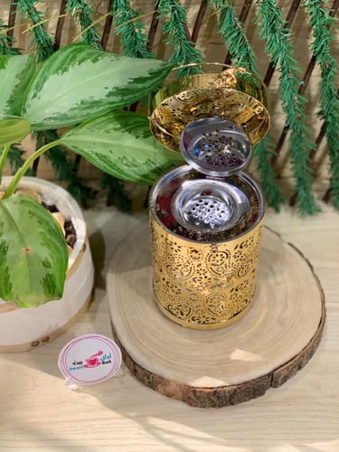 فانوس ذهبي مع مبخرة