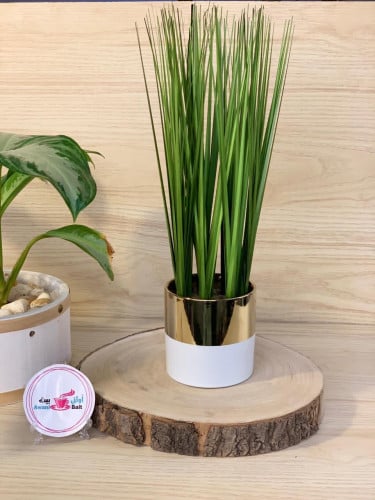 شجرة صناعية مع فازة