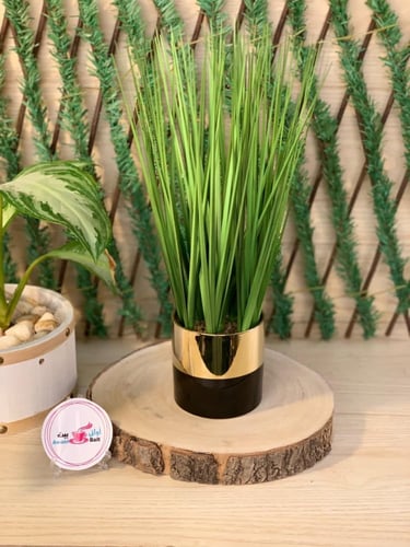 شجرة صناعية مع فازة