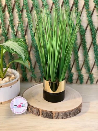 شجرة صناعية مع فازة