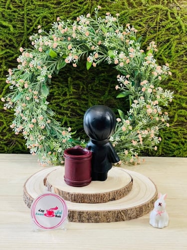 مقلمية بشخصية انمي