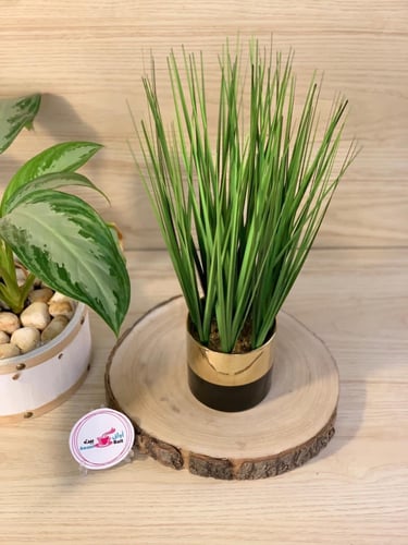 شجرة صناعية مع فازة