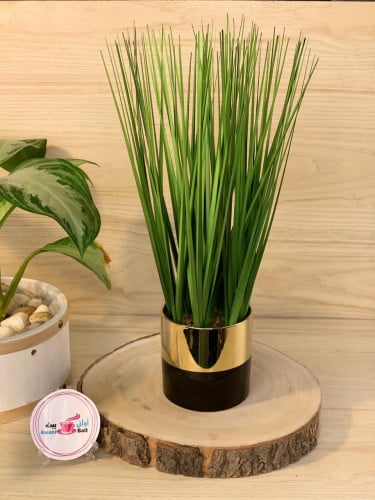 شجرة صناعية مع فازة