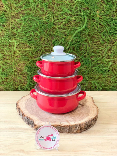طقم قدور معدنية صغيرة