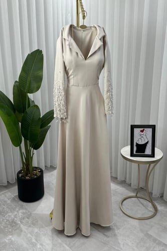 فستان بيج بتطريز انيق على الاكمام