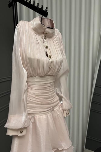 فستان وردي ناعم طبقات