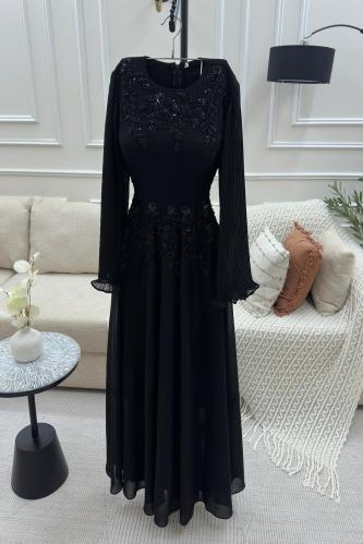 فستان سهرة ناعم بتطريز انيق