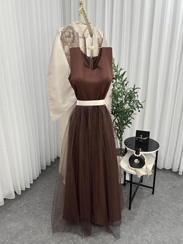 جلابية انيقة من قطعتين مميزة بتطريز