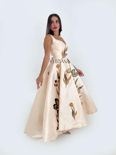 فستان بيج انيق بتطريز فاخر