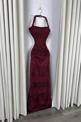 فستان سهرة عودي بتفاصيل مميزة