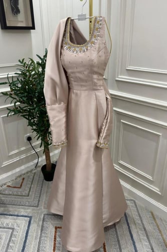 فستان انيق بتطريز مميز