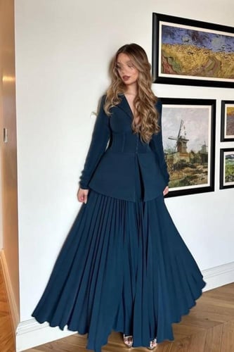 فستان بليسيه مميز باللون البترولي