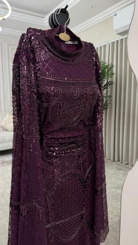 فستان سهرة فخم باللون الليلكي