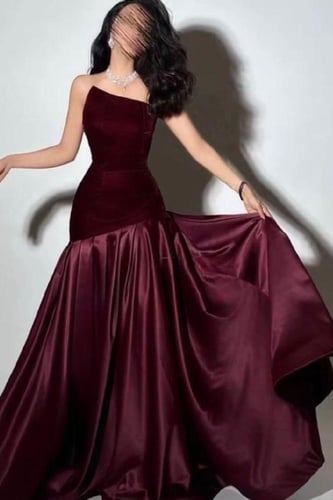 فستان فخم من المخمل عاري الكتف