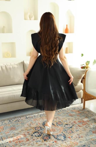 فستان ميدي ناعم بأطراف بليسيه