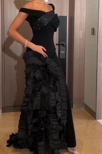 فستان اسود سهرة بتصميم مميز