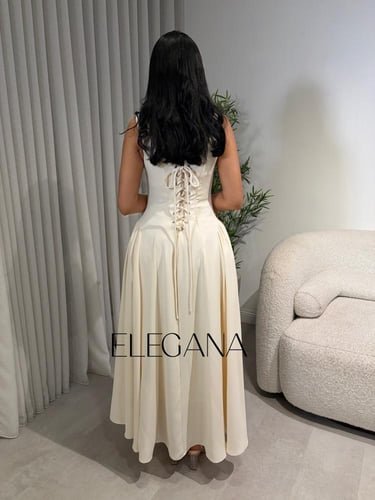 فستان اوف وايت ناعم مزين بورود