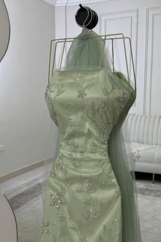 فستان سهرة فخم بتطريز انيق