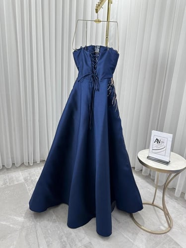 فستان سهرة كحلي مميز بورود شك