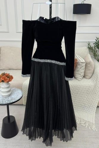 فستان اسود بتصميم جذاب