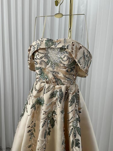 فستان سهرة بتطريز راقي