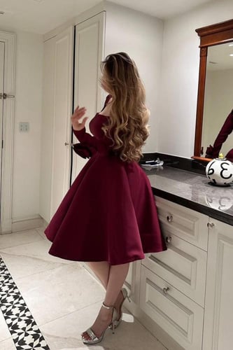 فستان ميدي ناعم بورود على الاكمام