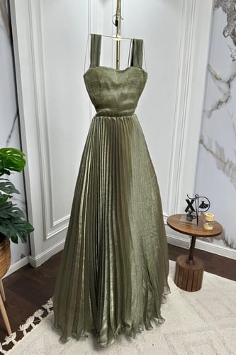 فستان بليسيه بقصة واسعة